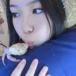 Meet your Posher, Mia